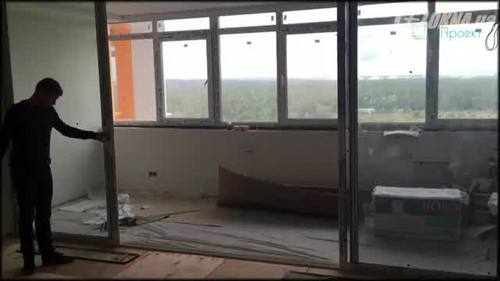 Розсувна алюмінієва система між балконом і кімнатою Розсувна алюмінієва система між балконом і кімнатою